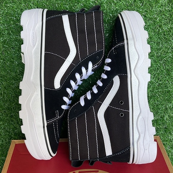 Vans Other - Vans Men’s Sentry Sk8-Hi
Black/White
VN0A5KY5BA2
Sneakers